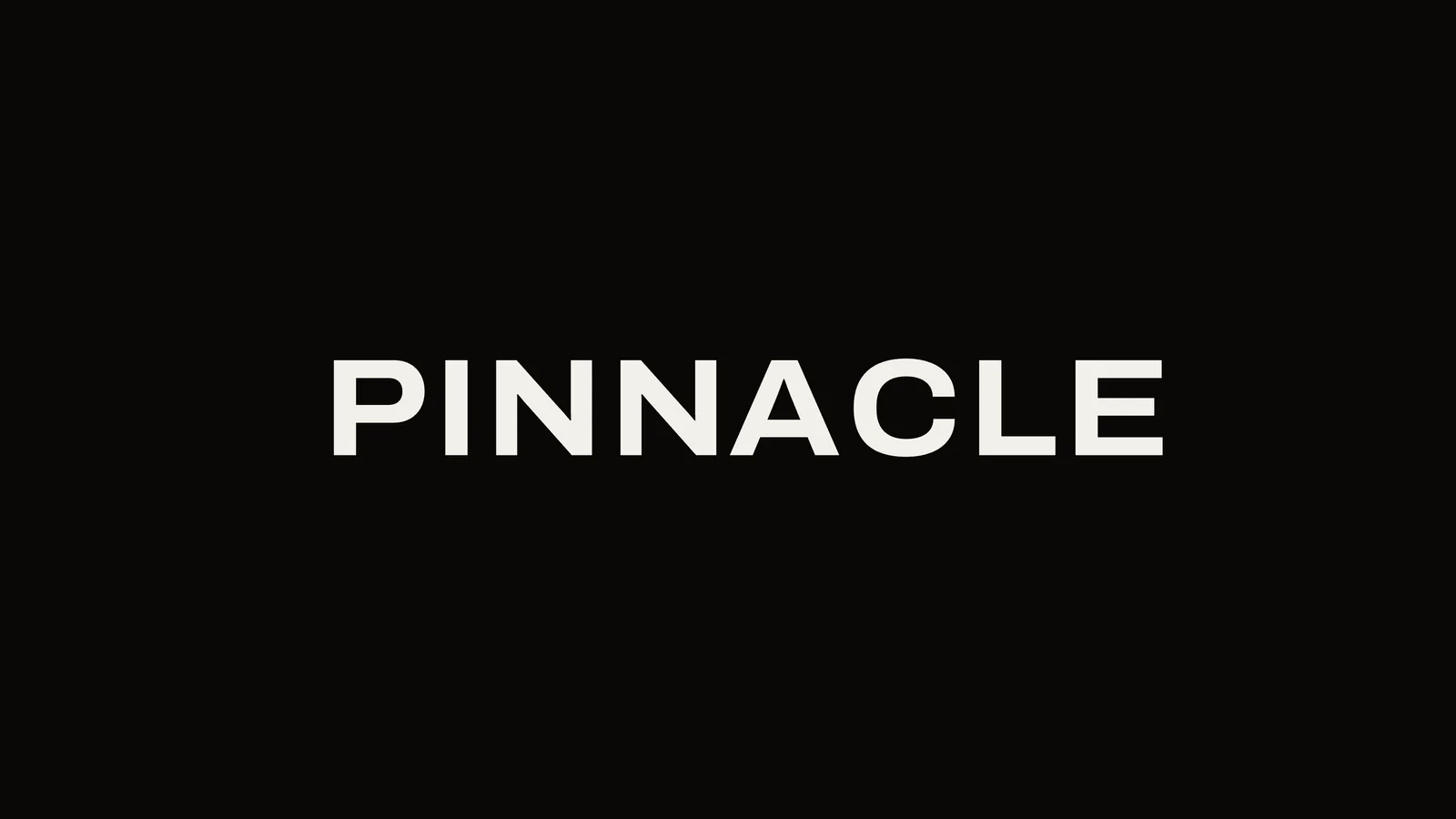L'écran d'ouverture : le logotype Pinnacle, seul sur le noir