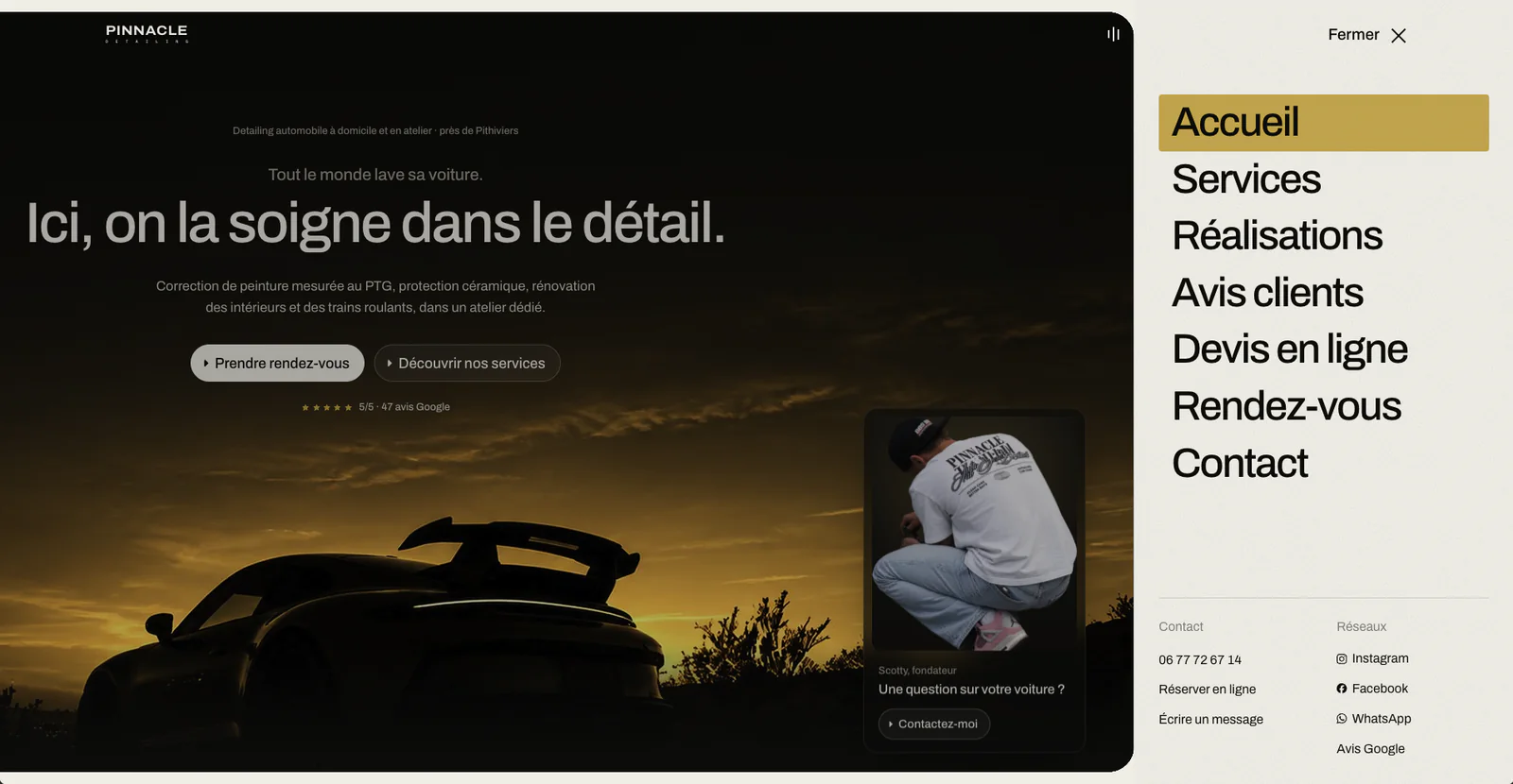 Le menu : la page recule, la navigation et les contacts de l'atelier apparaissent dessous